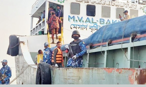 Bangladesh: দীর্ঘদিন ধরে বেতন ভাতা না পাওয়ার ক্ষোভে বাংলাদেশের জাহাজে ৭ হত্যাকাণ্ড – বলছে র‍্যাব