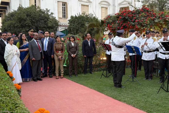 calcutta police band barred at raj bhawans gate on republic day cm mamata banerjee protests