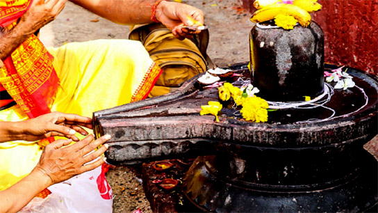 Mentally Unstable man Cut his Private Part & Offered it to Lord Shiva Believing in Superstition
