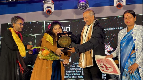 Mayor felicitated famous singer Nachiketa Chakraborty and her daughter Dhansindi Chakraborty.