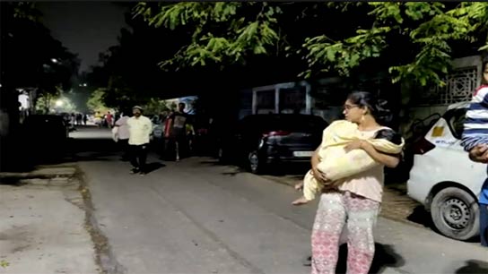 Strong tremors of earthquake felt in delhi adjoining areas
