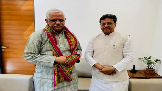 Various important matters related to health are discussed between the two