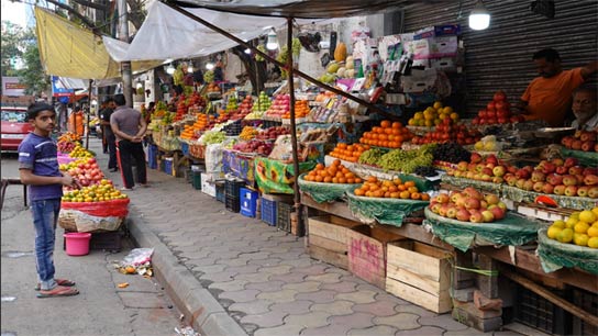 Price of fruits hike in kolkata market, almost 3 times in 3 years, know the price list