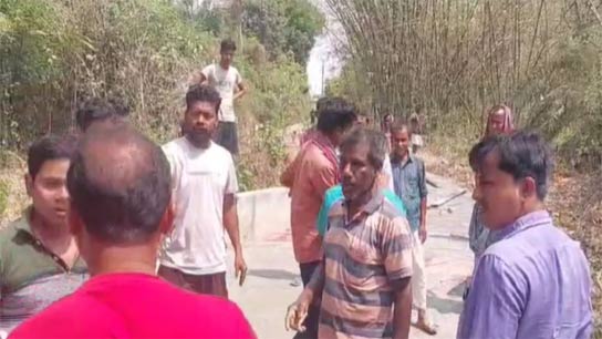 Road built at a cost of 11 lakh rupees
