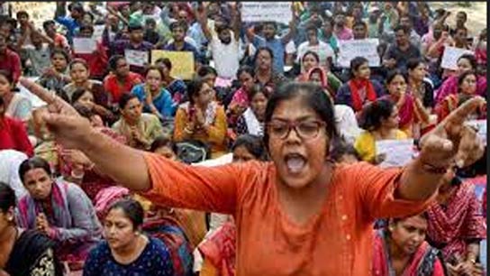 Sacked teachers protesting at Gariahat road, all transports stopped