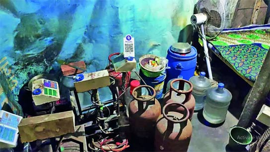 Unscrupulous traders sell gas in the open market for Tk 150 to Tk 200 per kg