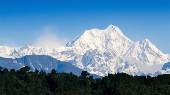 Sikkim Chief Minister has urged the Centre to request a ban on scaling Mount Kanchenjunga from Nepal