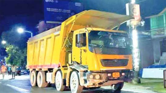 The sand mafia, which was declared by Ghisbasti, has now become the terror of half of the Dooars