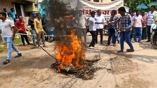 Roads in ruins before monsoon, 'Councilor must come'