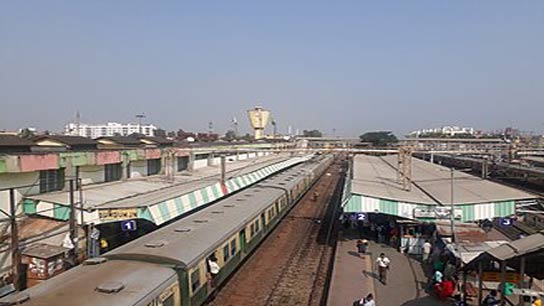 Trouble breaks out between passengers at Dum Dum station