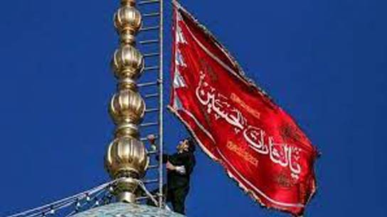 After Israeli airstrikes, Iran raised the symbolic red flag of revenge above the Jamkaran Mosque in Qom