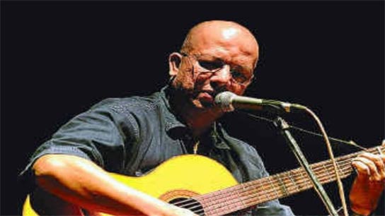 Veteran singer accused of threatening rape