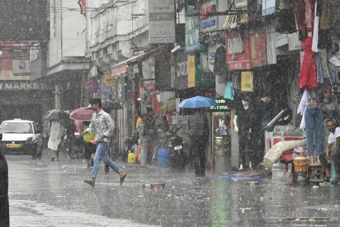 Scattered heavy rains will continue in the south of the state from Monday to Wednesday