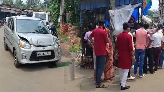Four wheeler enters meat shop in Habra on Jamai Sasthi morning