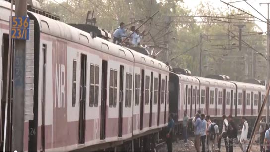 Train avoids big incident in Delhi