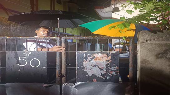 Dead body of a couple and their son found from flat in Kolkata
