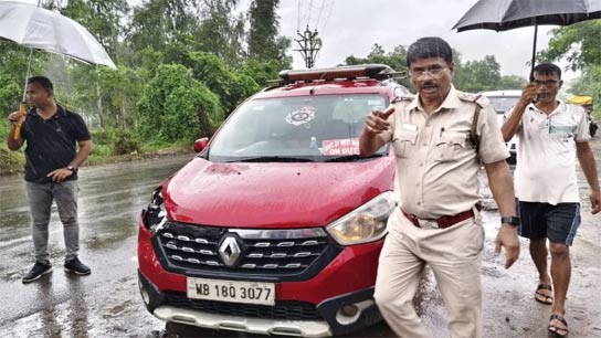 Arambag Smuggling was going on by putting up a board, police seized goods worth several lakhs