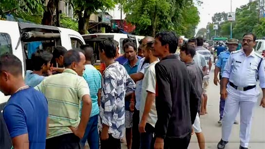 Siliguri auto drivers launch protest by stopping services