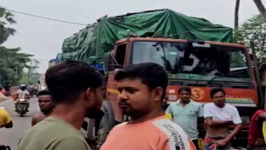 Basirhat A 12 wheeled lorry came from the opposite direction! An eighth grade student
