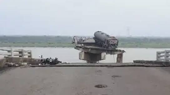 Several vehicles fall in river as Gambhira bridge collapses in Vadodara