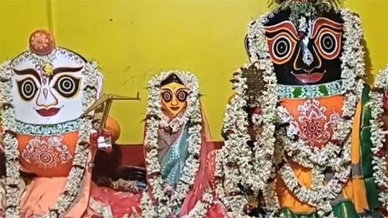 broke down the door and looted the treasures of Lord Jagannath