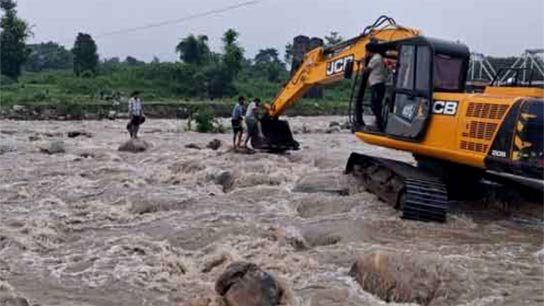 That day, 5 workers were working on a pipeline in the riverbed