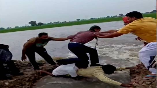 2 Punjab Men Formed Human Bridge, Rescued 35 School Students as Rain fury Engulfed Road