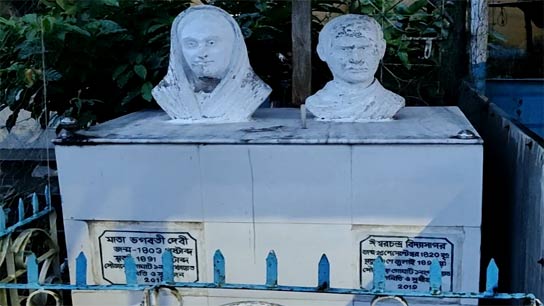 No one garlanded the statue of Ishwar Chandra Vidyasagar at Arambagh Goghat
