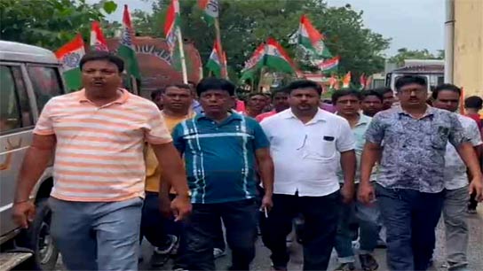 national highway blocked in burdwan to protest against layoffs