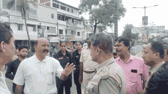 Police slap CPM leader in Buniadpur