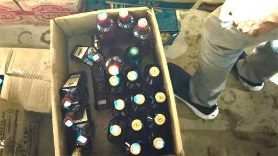 Allegation of selling liquor behind a grocery store, police raid in South Dinajpur