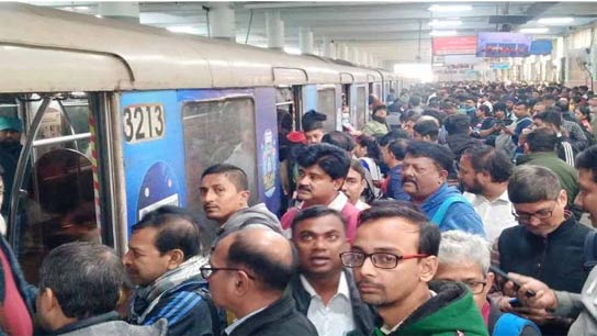 Again technical glitch in kolkata metro