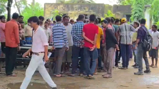 Protest at school over allegations of embezzlement of mid day meal money, allegation against