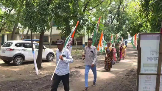 Controversy over Trinamool activists enter 'Amader Para Amader Samadhan' camp with Party flags