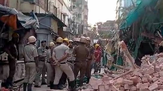 old house collapses again in kolkata 6 including 2 children injured