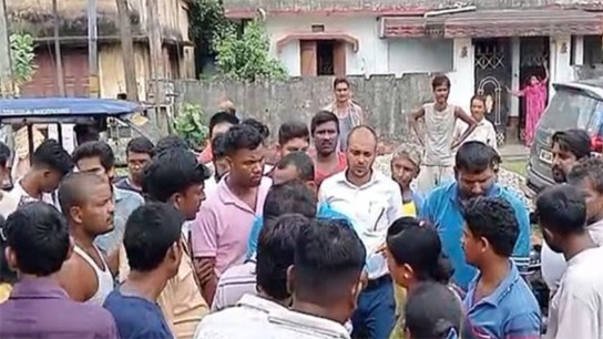 A young man was caught secretly filming the bathing of women in his neighborhood