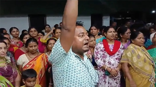An agitated crowd vented its anger against drug mafia in the chairman's own ward