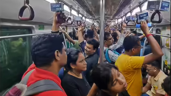 Kolkata Metro records record revenue of lakhs of rupees in a day from Horah to Sec V Metro