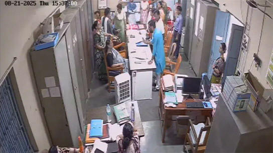 Malda Acting headmistress allegedly threatened by raising finger at school, CCTV footage captured
