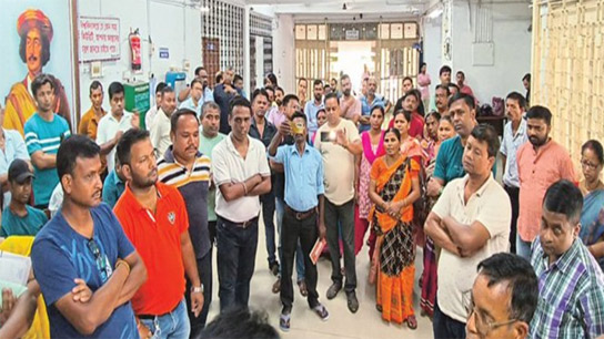 Leaders and activists of the Shikshabandhu Samiti staged a day-long protest in front of the Registrar's office on Wednesday, calling for a strike