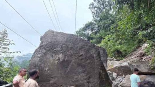 Trouble again on National Highway 10 connecting Sikkim-Bangla