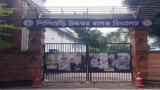 Parents rescue student from school after he was beaten up for demanding money