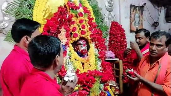 On the occasion of this Kaushiki Amavasya, lakhs of devotees gather at Tarapeeth