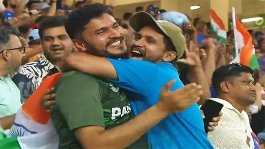 Indian fan hugs Pak fan, video goes viral