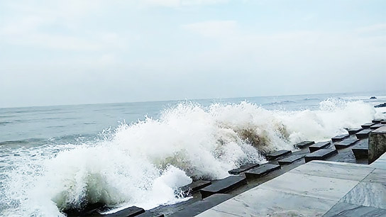 Digha sea has started to swell, concern is also rising in coastal districts as Kolkata sees it