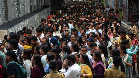 Huge crowd in several famous pandals in Kolkata on the evening of the seventh day of Durga Puja