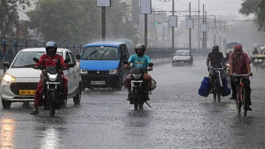 The next 24 hours will be even more terrifying...! Kolkata will be flooded with heavy rain and storms