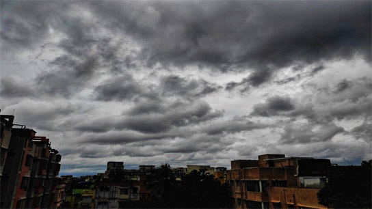 There is a warning of thunderstorms and rain in the next two hours