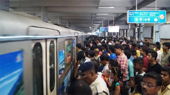 Metro disruption again causes harassment of passengers on Monday Kolkata