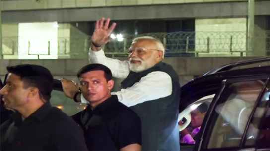 PM Narendra Modi reached Kolkata, will join meeting at fort william